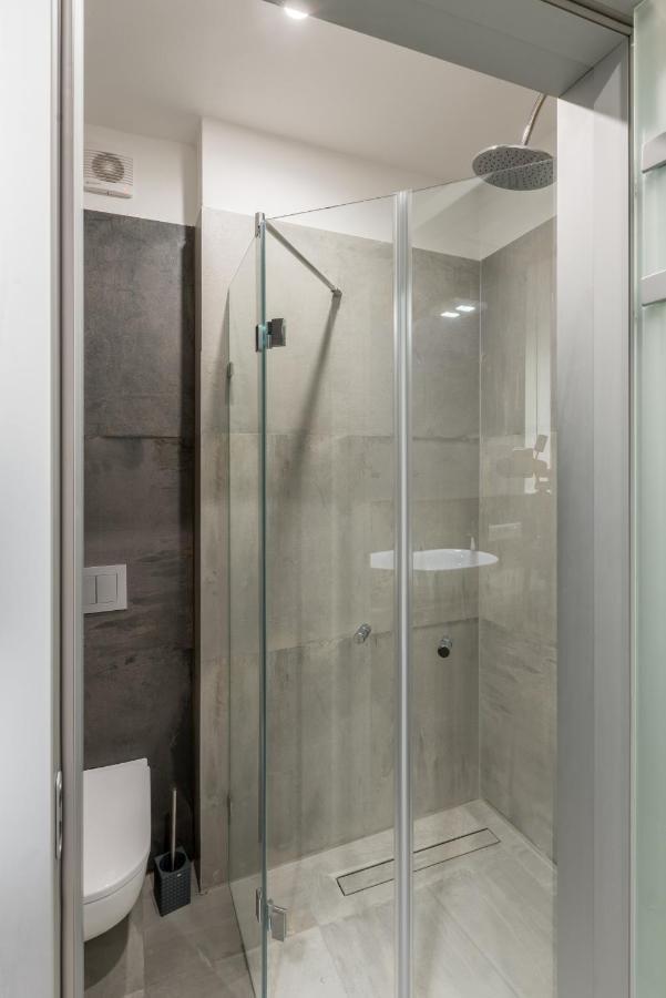 Tcz Wozna Aparthotel Poznan Bagian luar foto