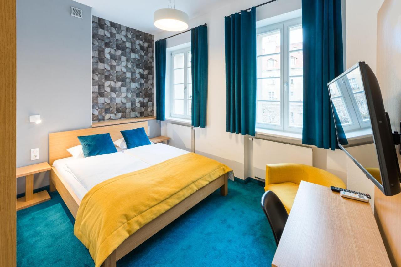 Tcz Wozna Aparthotel Poznan Bagian luar foto
