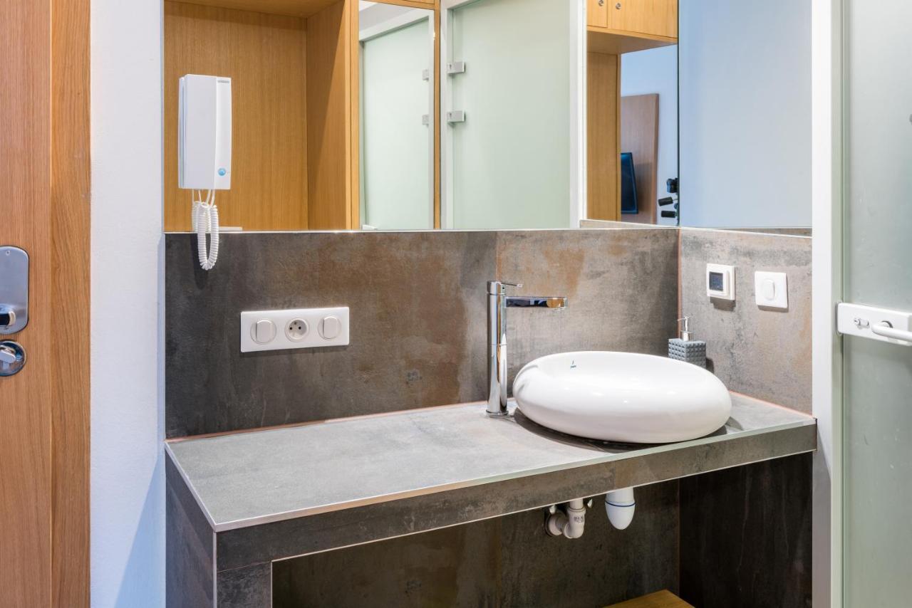 Tcz Wozna Aparthotel Poznan Bagian luar foto